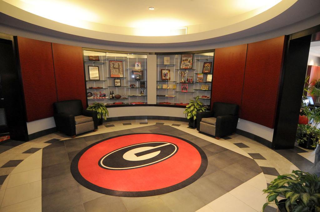 Georgia Gameday Center Athens Interior foto